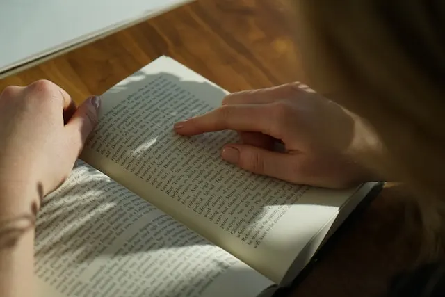 cara membaca dengan cepat bisa dengan menggunakan jari