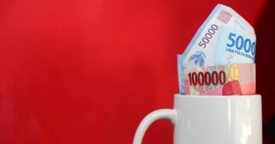 gaji content writer diletakkan di gelas